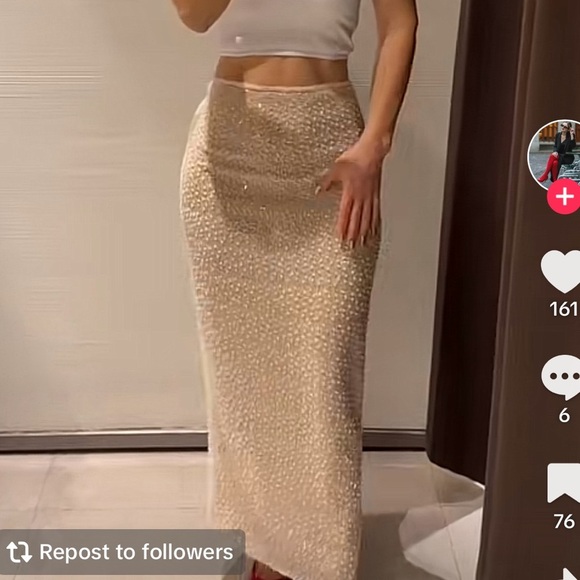 ZARA NWT SEQUIN SKIRT
SIZE S & M
🚨PRICE FIRM NO OFFER - Picture 7 of 16